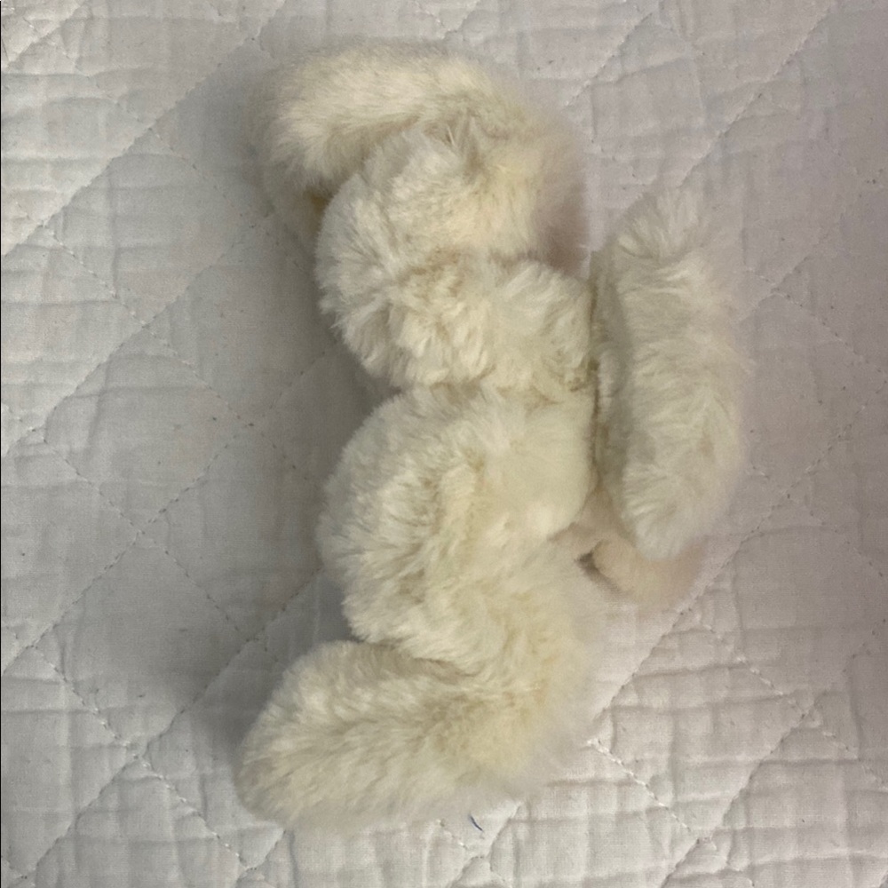 NWT White Fuzzy Claw Clip
